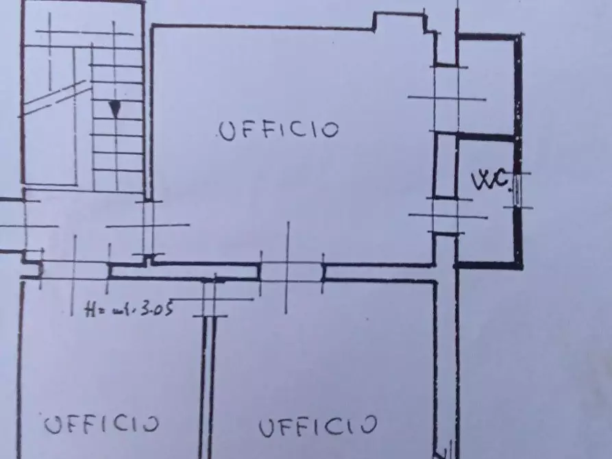 Immagine 12 di Ufficio in vendita  a Lucca