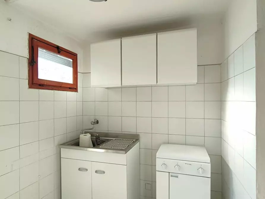 Immagine 6 di Porzione di casa in vendita  a Massa