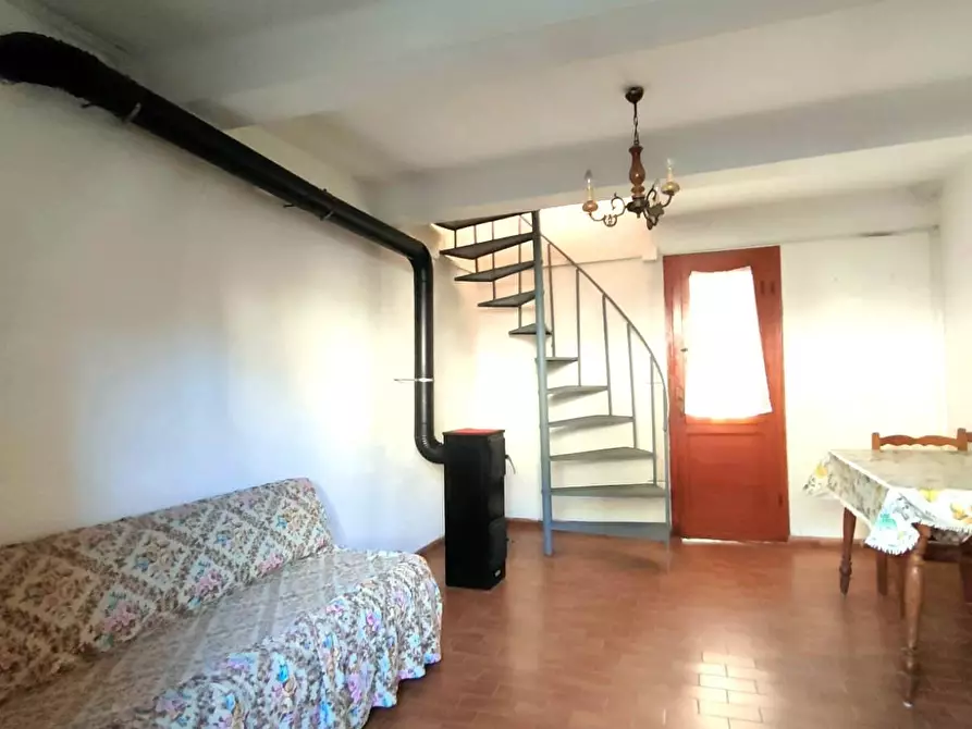 Immagine 18 di Porzione di casa in vendita  a Massa