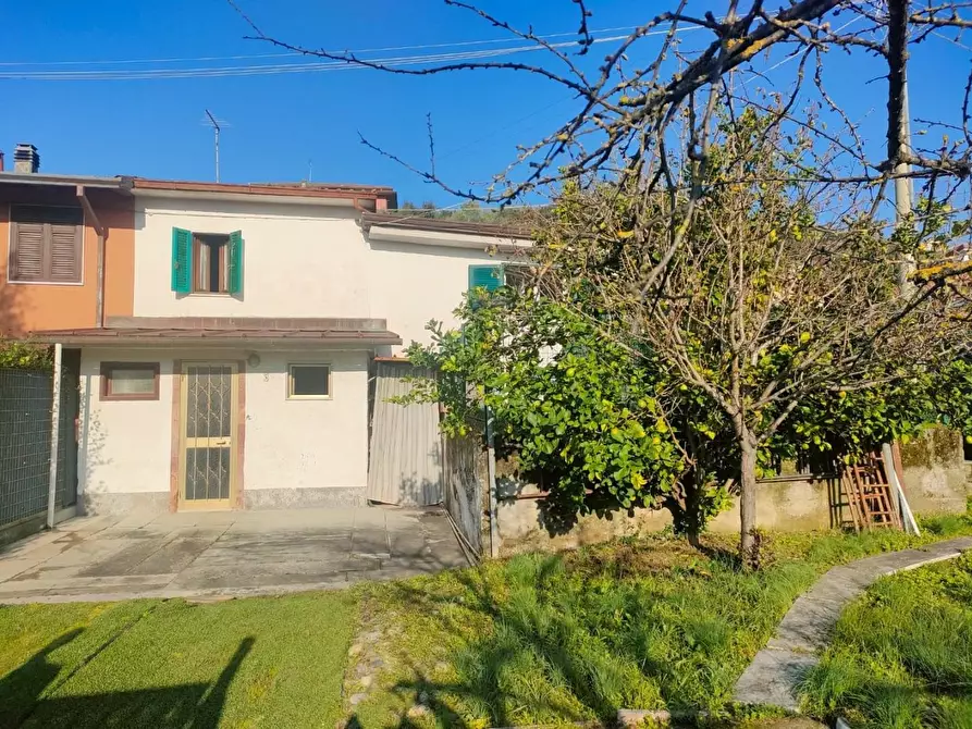 Immagine 17 di Porzione di casa in vendita  a Massa