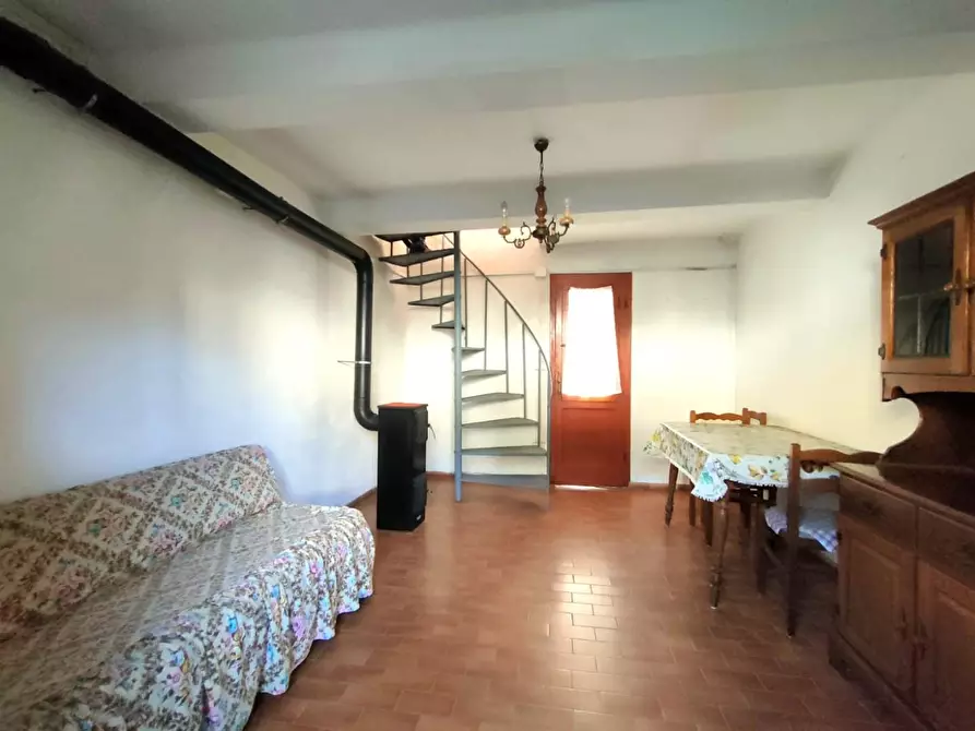 Immagine 15 di Porzione di casa in vendita  a Massa