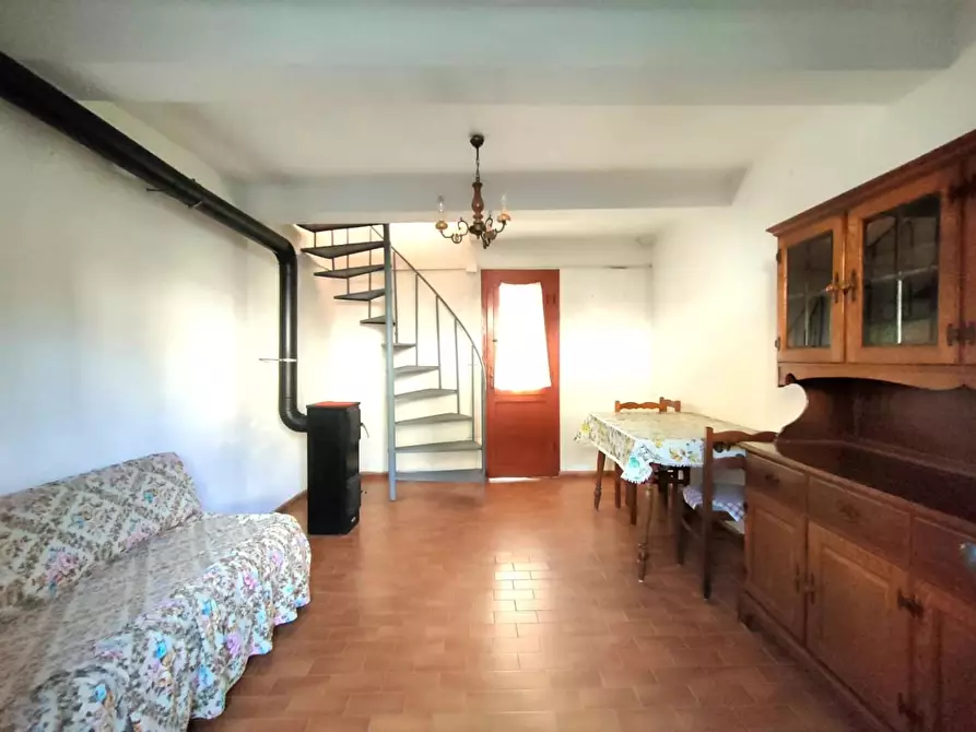 Immagine 5 di Porzione di casa in vendita  a Massa