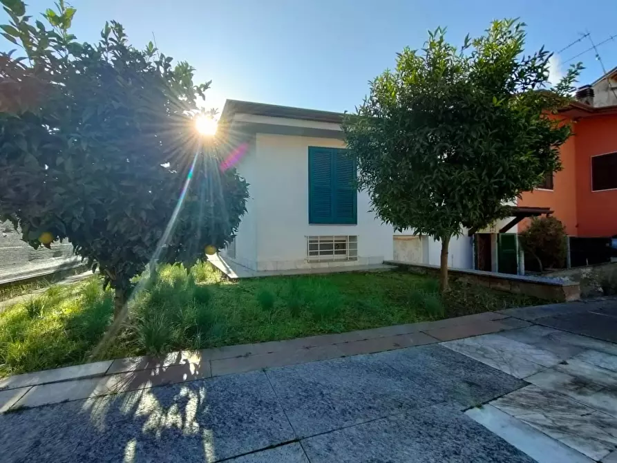 Immagine 3 di Porzione di casa in vendita  a Massa