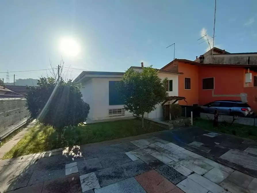 Immagine 14 di Porzione di casa in vendita  a Massa
