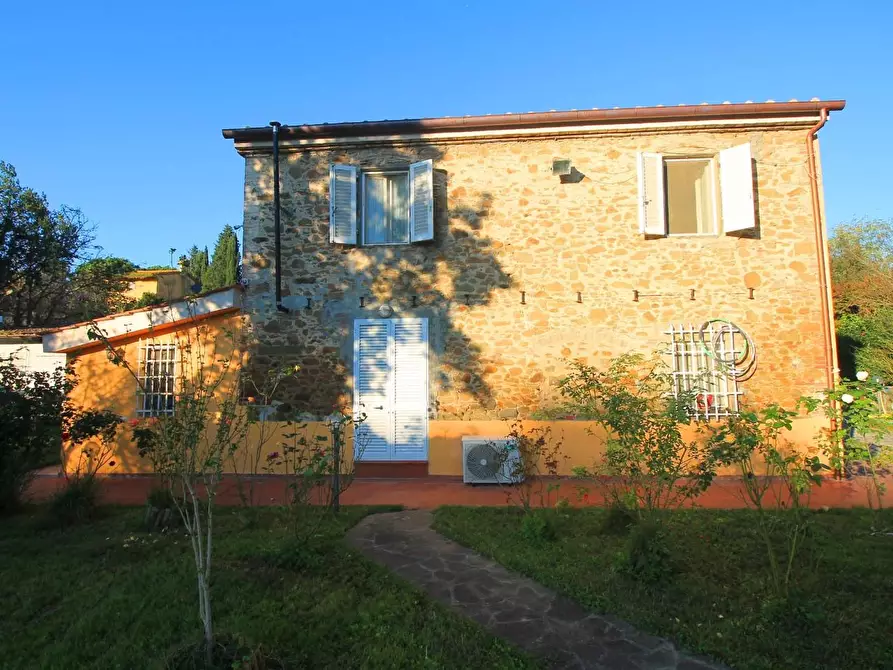 Immagine 46 di Casa colonica in vendita  a Vinci