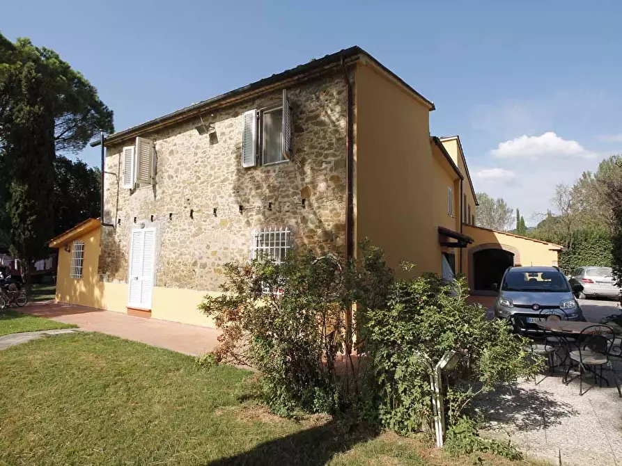 Immagine 35 di Casa colonica in vendita  a Vinci