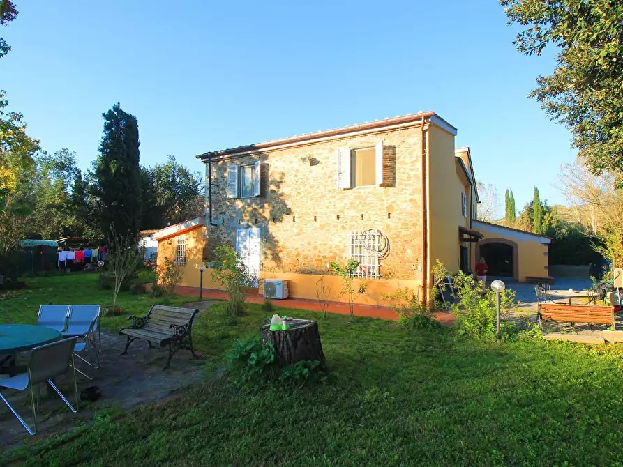 Immagine 47 di Casa colonica in vendita  a Vinci