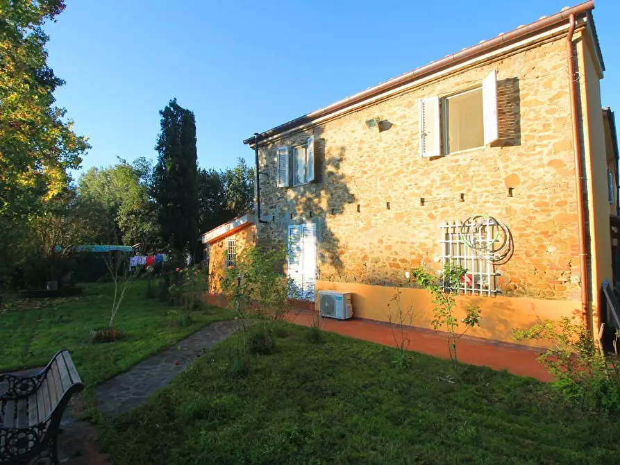 Immagine 48 di Casa colonica in vendita  a Vinci