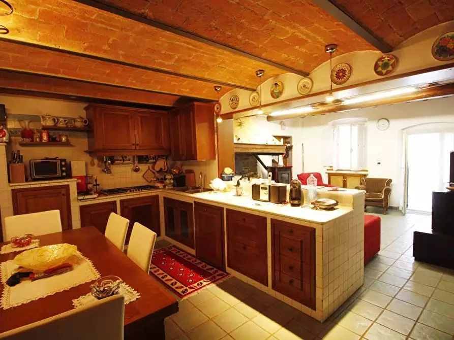 Immagine 26 di Casa colonica in vendita  a Vinci