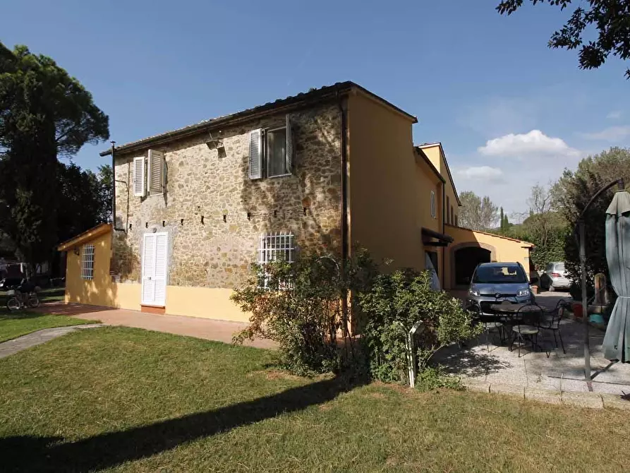 Immagine 30 di Casa colonica in vendita  a Vinci