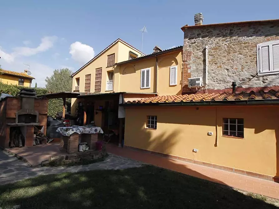 Immagine 27 di Casa colonica in vendita  a Vinci