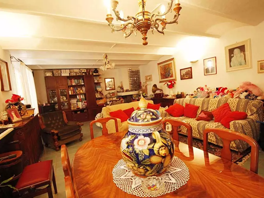 Immagine 28 di Casa colonica in vendita  a Vinci