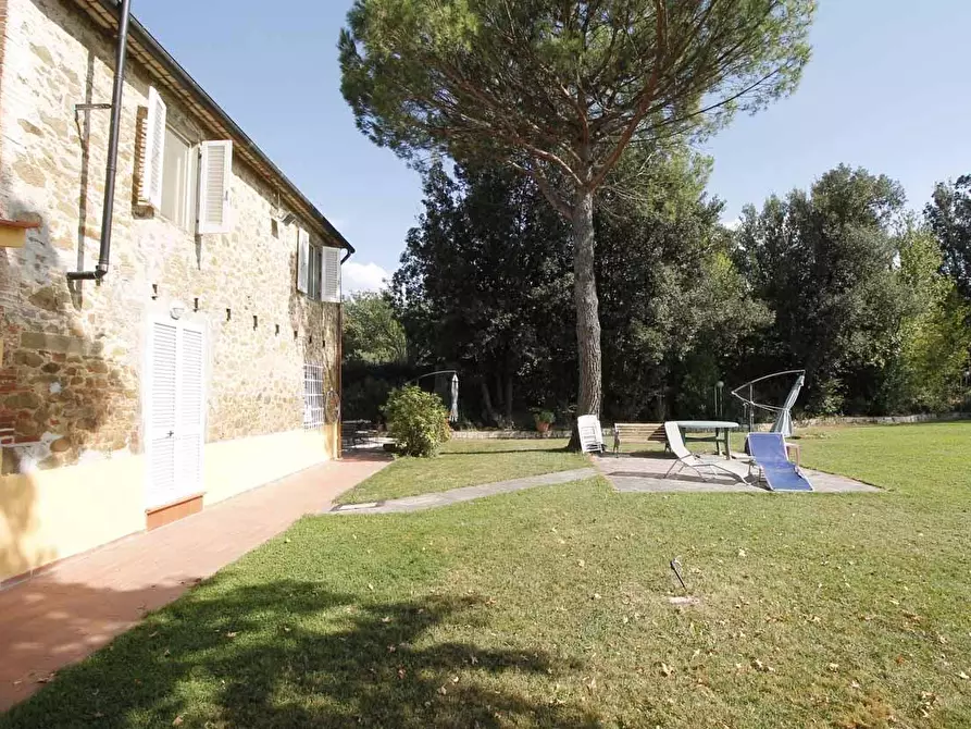 Immagine 41 di Casa colonica in vendita  a Vinci