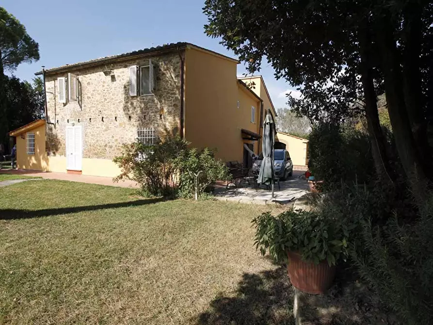 Immagine 40 di Casa colonica in vendita  a Vinci