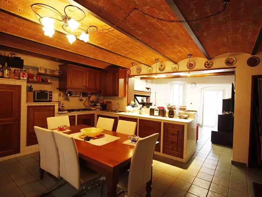 Immagine 10 di Casa colonica in vendita  a Vinci