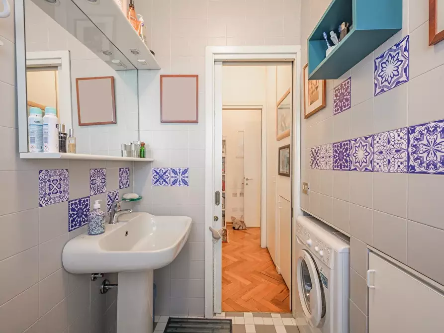 Immagine 11 di Mansarda in vendita  a Reggio Nell'emilia