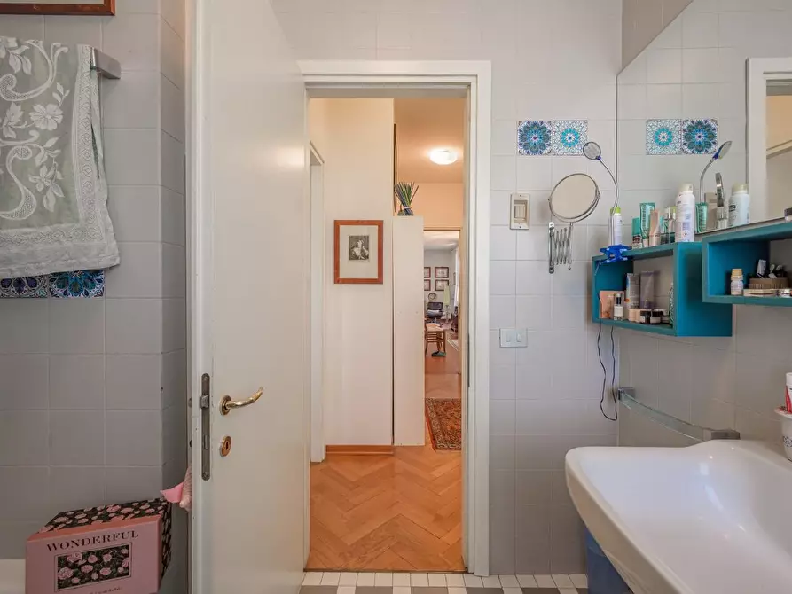 Immagine 18 di Mansarda in vendita  a Reggio Nell'emilia