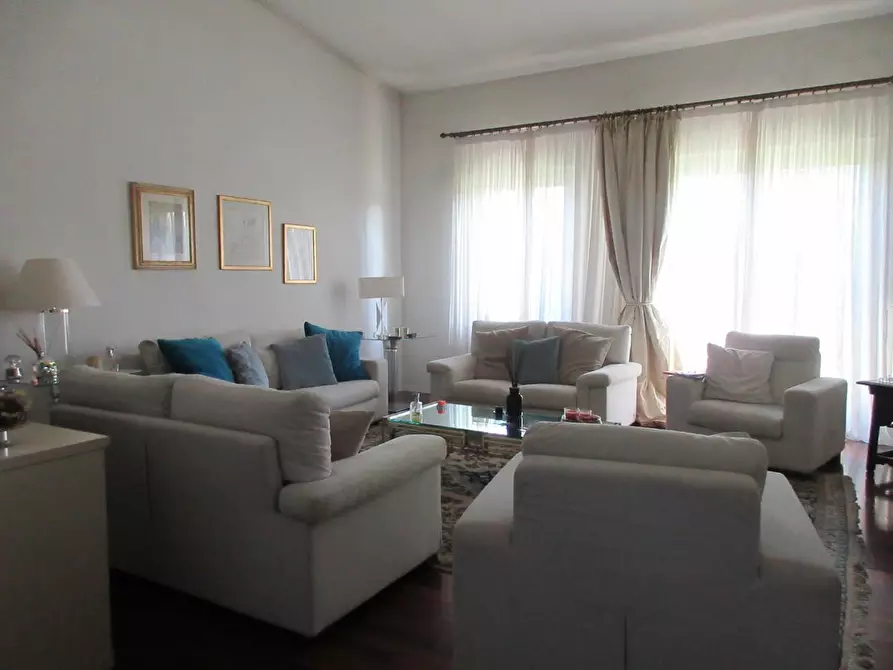 Immagine 2 di Villa in vendita  a Montelupo Fiorentino