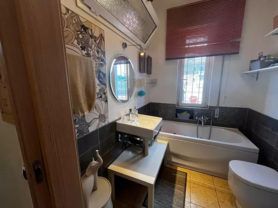 Immagine 15 di Appartamento in vendita  a Castelnuovo Magra