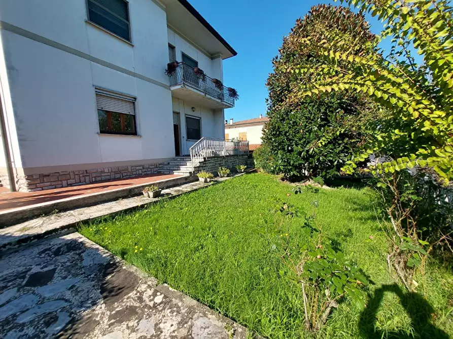 Immagine 2 di Casa bifamiliare in vendita  a Buti