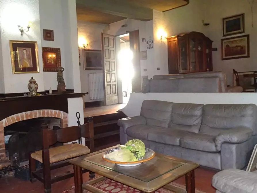 Immagine 17 di Villa in vendita  a Cascina