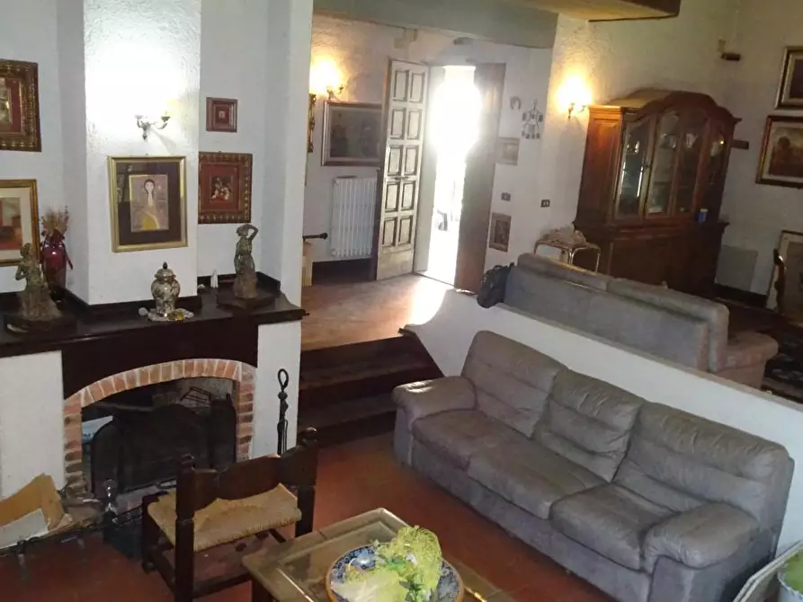 Immagine 13 di Villa in vendita  a Cascina