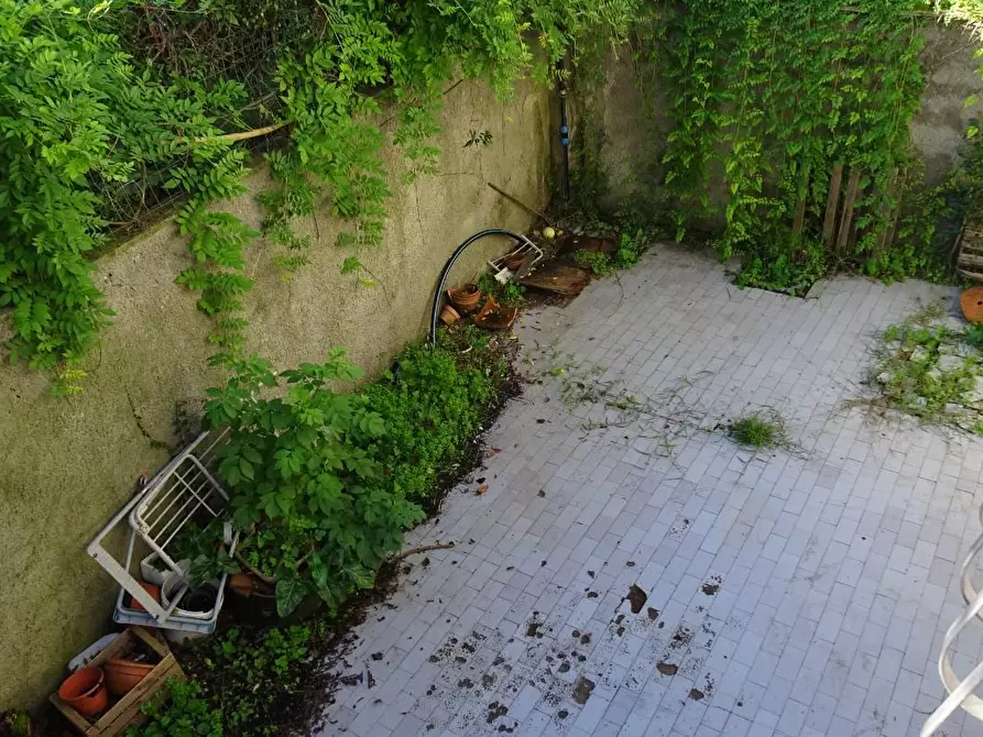 Immagine 10 di Villa in vendita  a Cascina