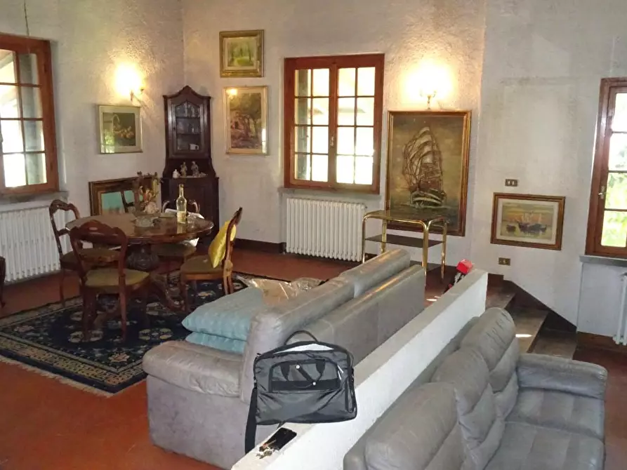 Immagine 2 di Villa in vendita  a Cascina