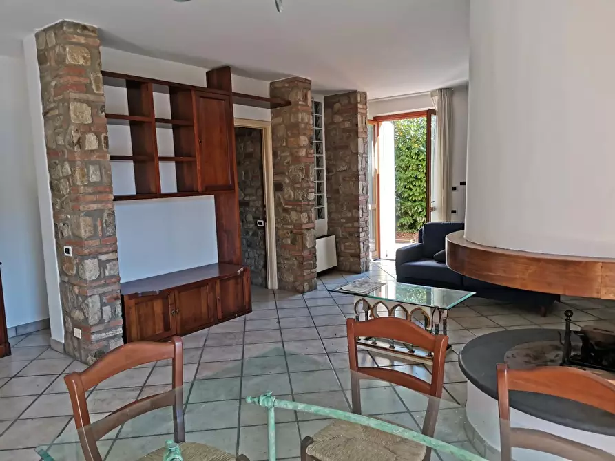 Immagine 6 di Casa trifamiliare in vendita  a Poggibonsi