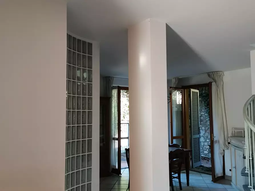 Immagine 2 di Casa trifamiliare in vendita  a Poggibonsi