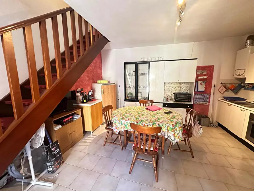 Immagine 21 di Appartamento in vendita  a Ortonovo