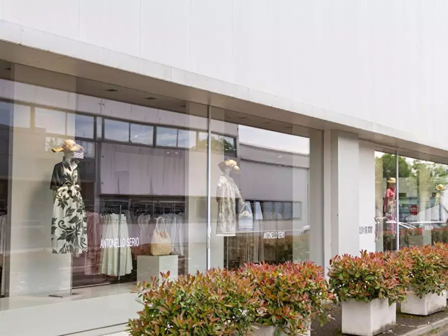 Immagine 6 di Showroom in vendita  a Argelato