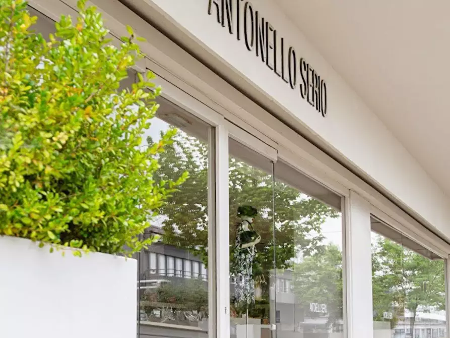 Immagine 4 di Showroom in vendita  a Argelato