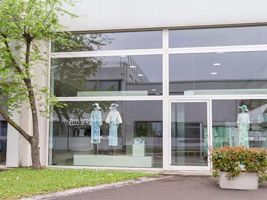 Immagine 3 di Showroom in vendita  a Argelato