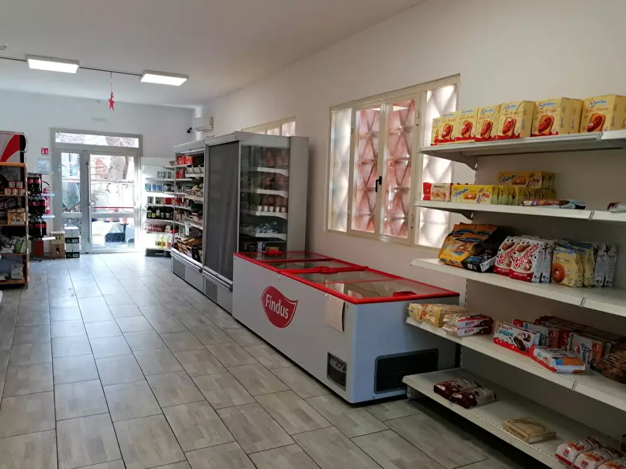 Immagine 3 di Negozio in vendita  a Murlo
