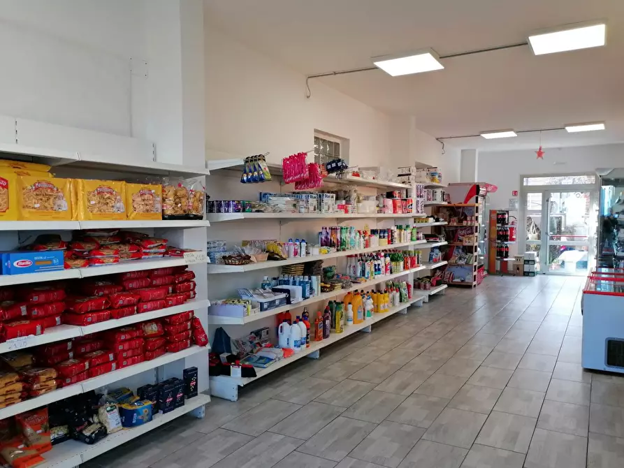 Immagine 2 di Negozio in vendita  a Murlo