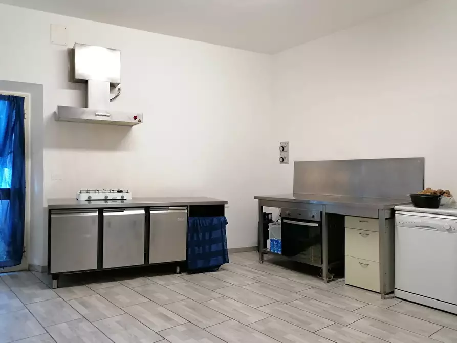 Immagine 4 di Negozio in vendita  a Murlo