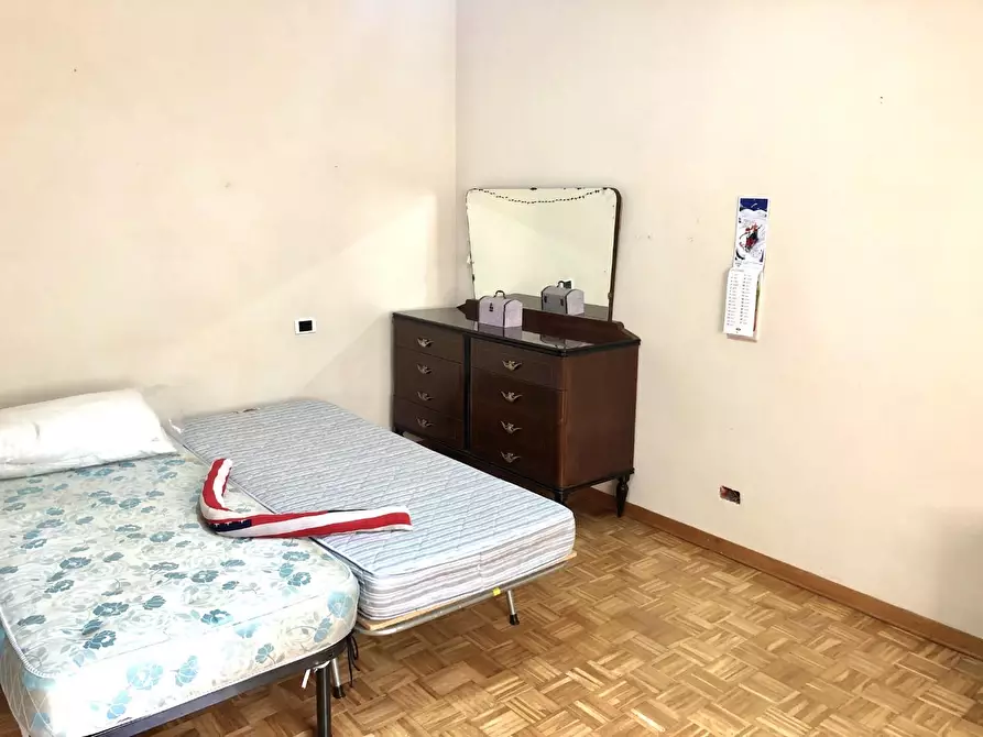 Immagine 11 di Appartamento in vendita  a Siena