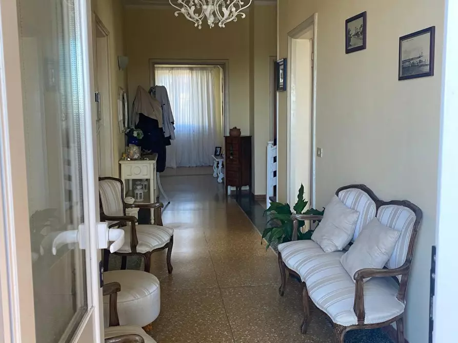 Immagine 1 di Casa bifamiliare in vendita  a Massa