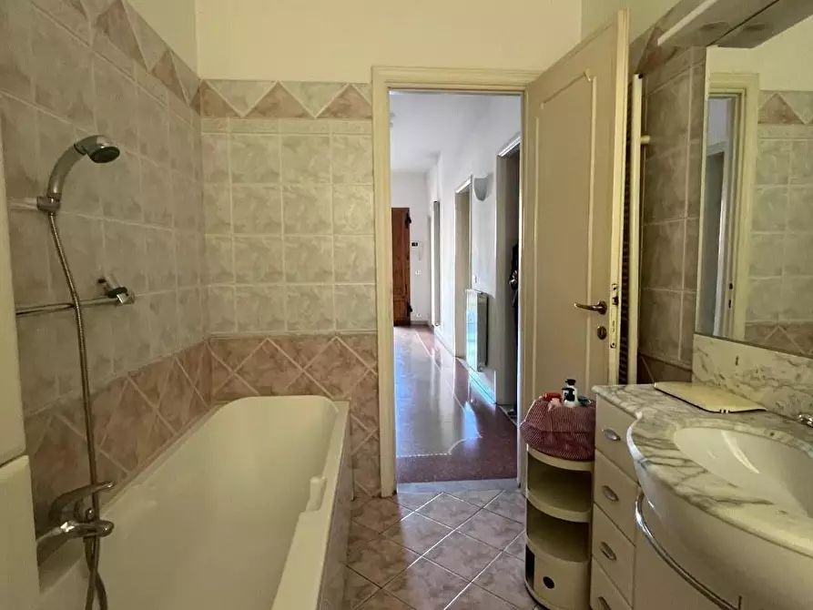 Immagine 11 di Casa bifamiliare in vendita  a Massa