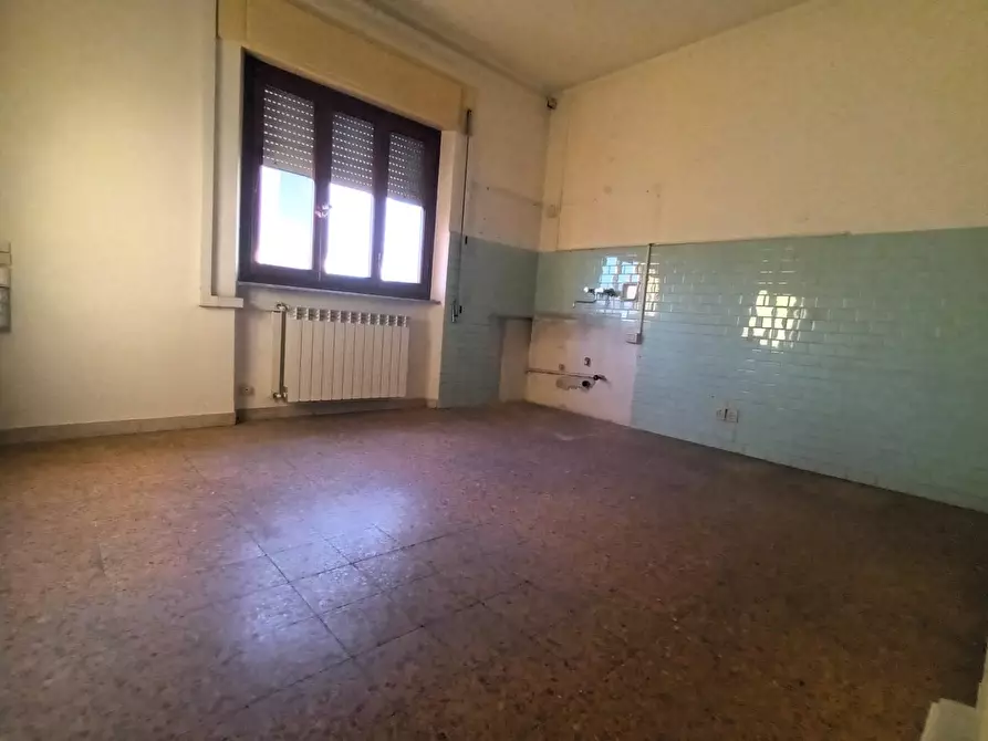 Immagine 12 di Appartamento in vendita  a Lucca