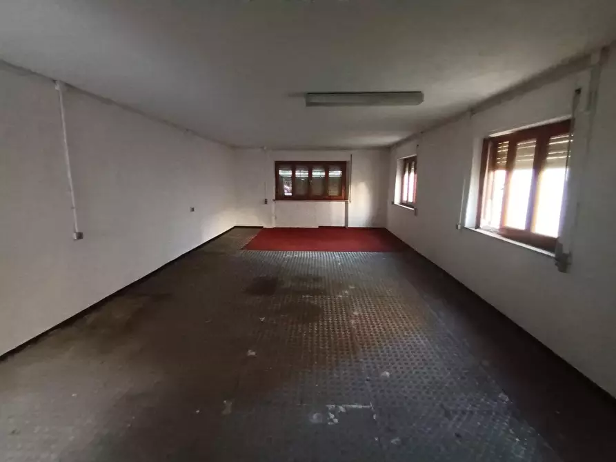 Immagine 5 di Appartamento in vendita  a Lucca