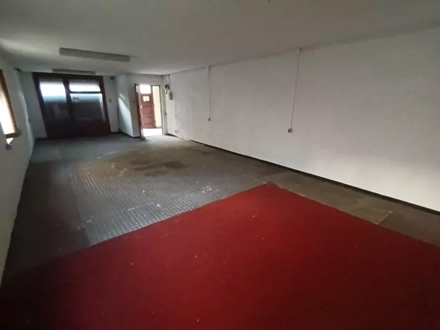 Immagine 8 di Appartamento in vendita  a Lucca