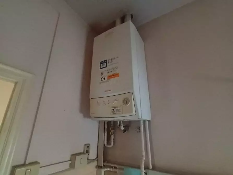 Immagine 14 di Appartamento in vendita  a Lucca