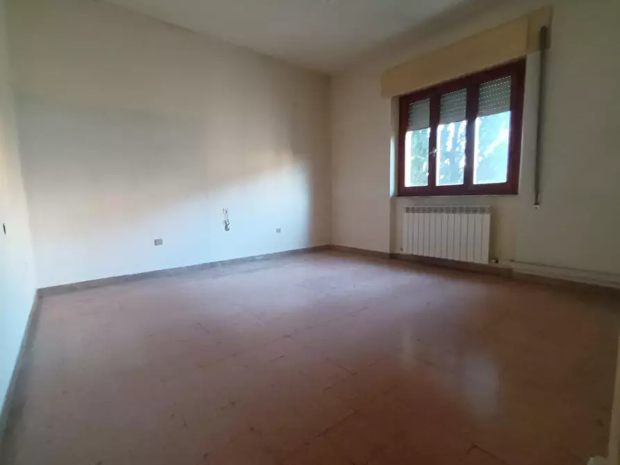 Immagine 21 di Appartamento in vendita  a Lucca