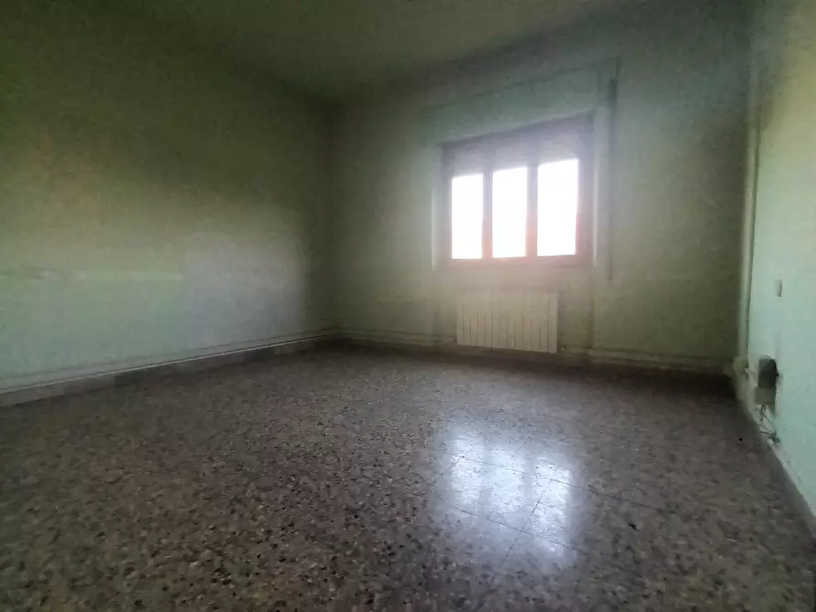 Immagine 16 di Appartamento in vendita  a Lucca