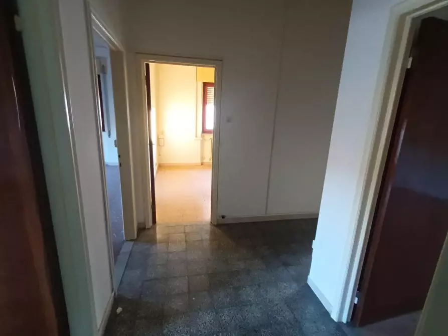 Immagine 15 di Appartamento in vendita  a Lucca