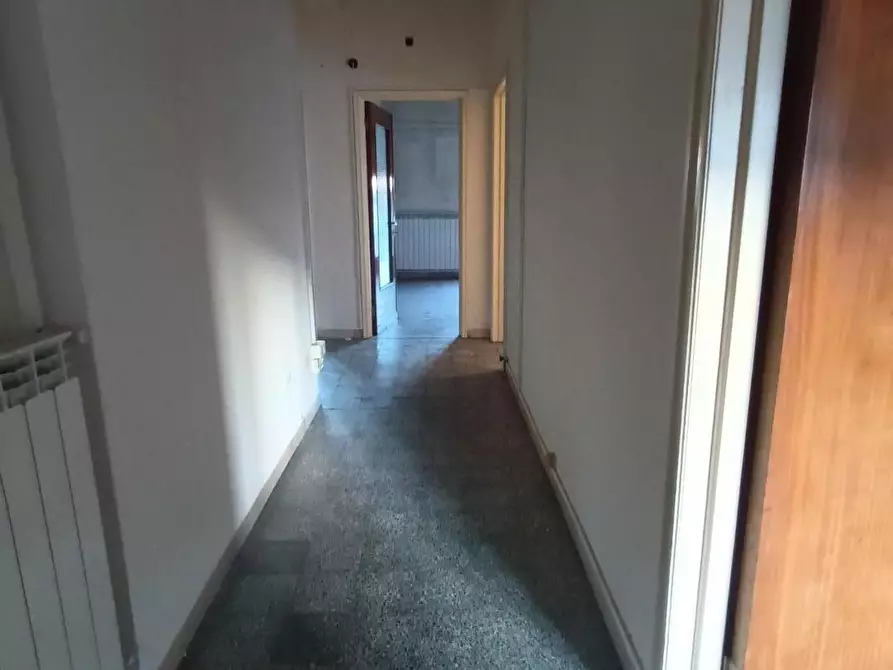 Immagine 9 di Appartamento in vendita  a Lucca