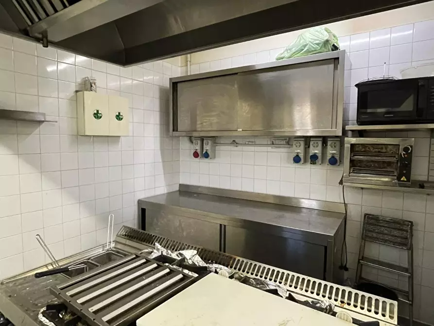 Immagine 21 di Locale commerciale in affitto  a Fucecchio