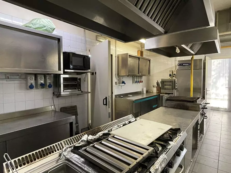 Immagine 23 di Locale commerciale in affitto  a Fucecchio